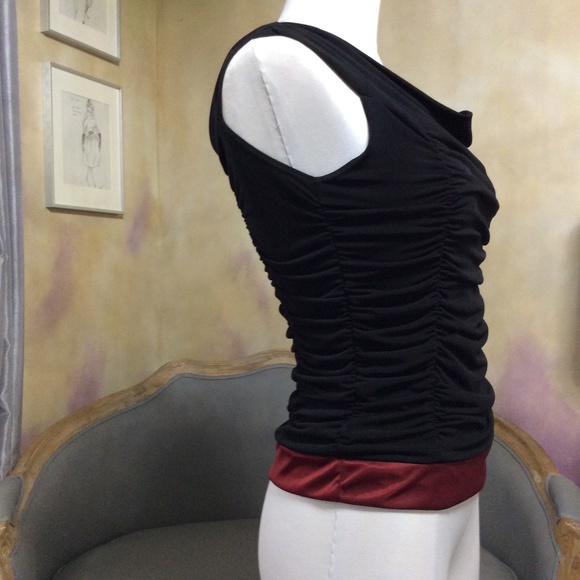 Forever 21 Tops - Forever 21 vintage black and wine ruched top, size S